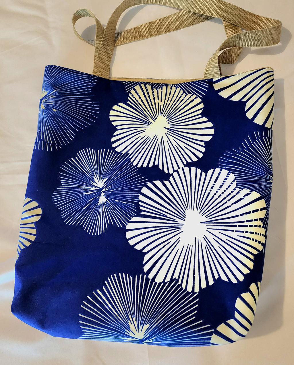 Basic Tote: African Blue Cream Flowers