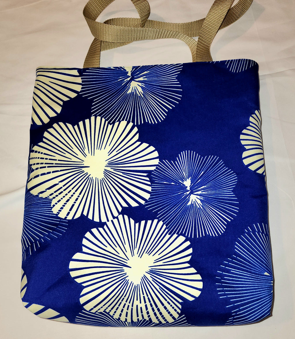 Basic Tote: African Blue Cream Flowers